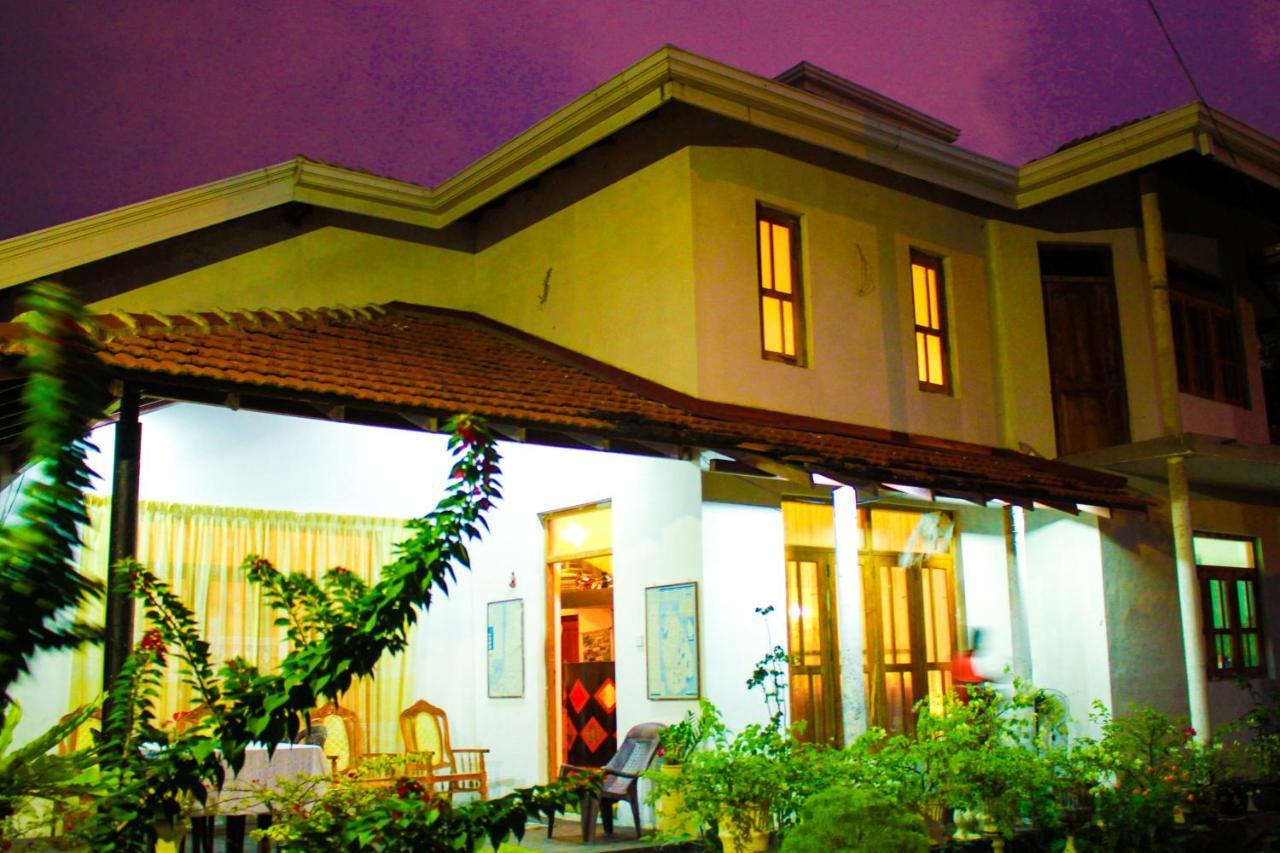 Friends Home Kudapaduwa Екстер'єр фото