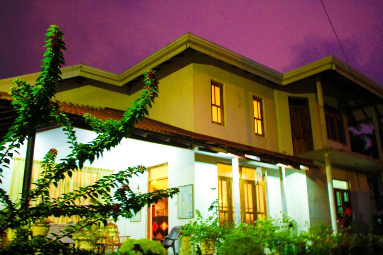 Friends Home Kudapaduwa Екстер'єр фото