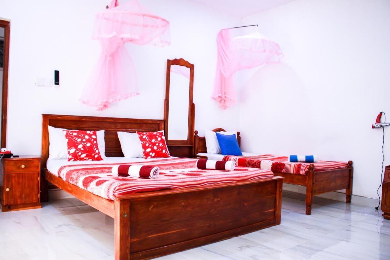 Friends Home Kudapaduwa Екстер'єр фото